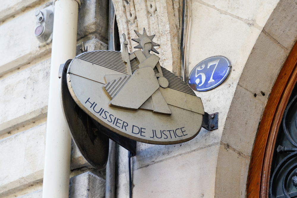 Comment trouver un bon huissier à Paris ?