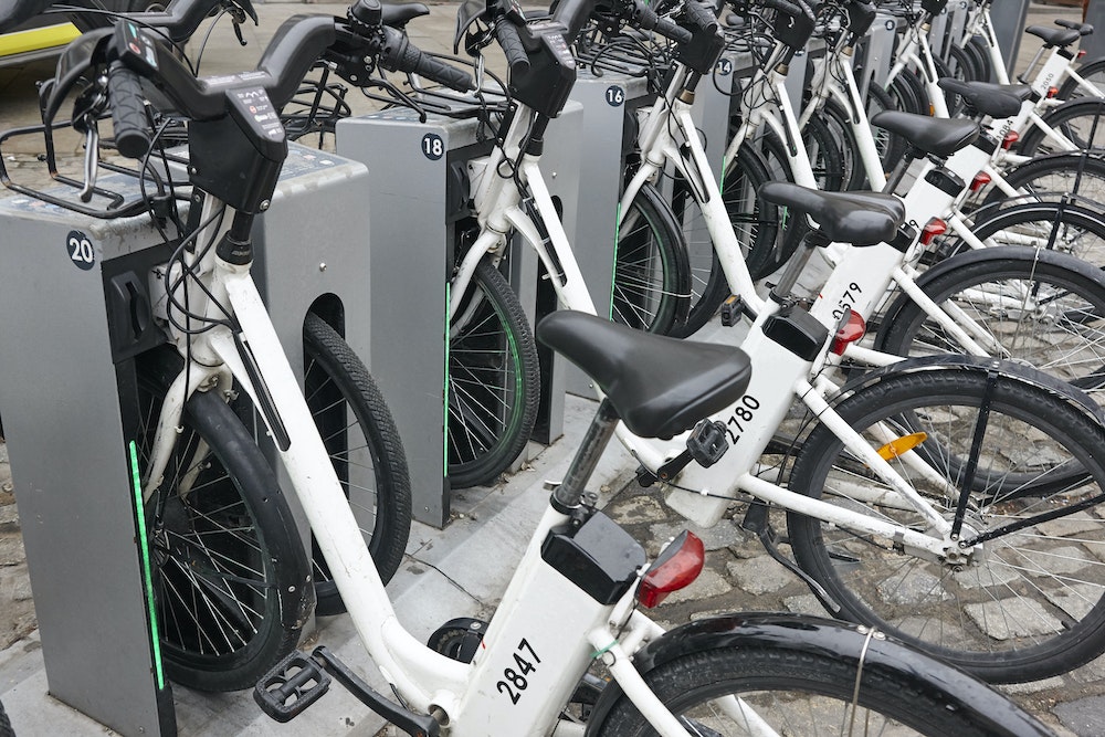 L'impact de l'utilisation des vélos électriques sur le droit des biens