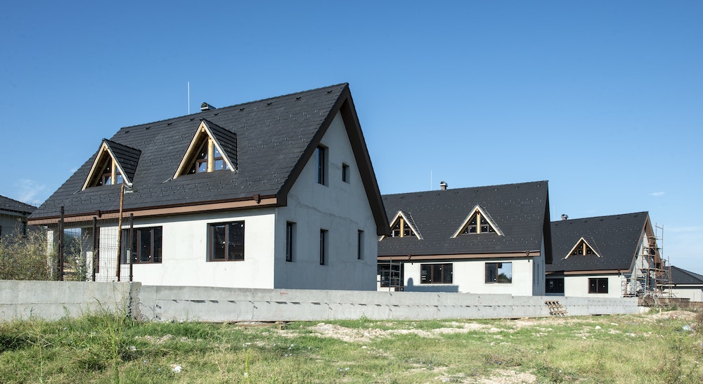 Comprendre les risques de la construction sans permis de construire : une perspective juridique