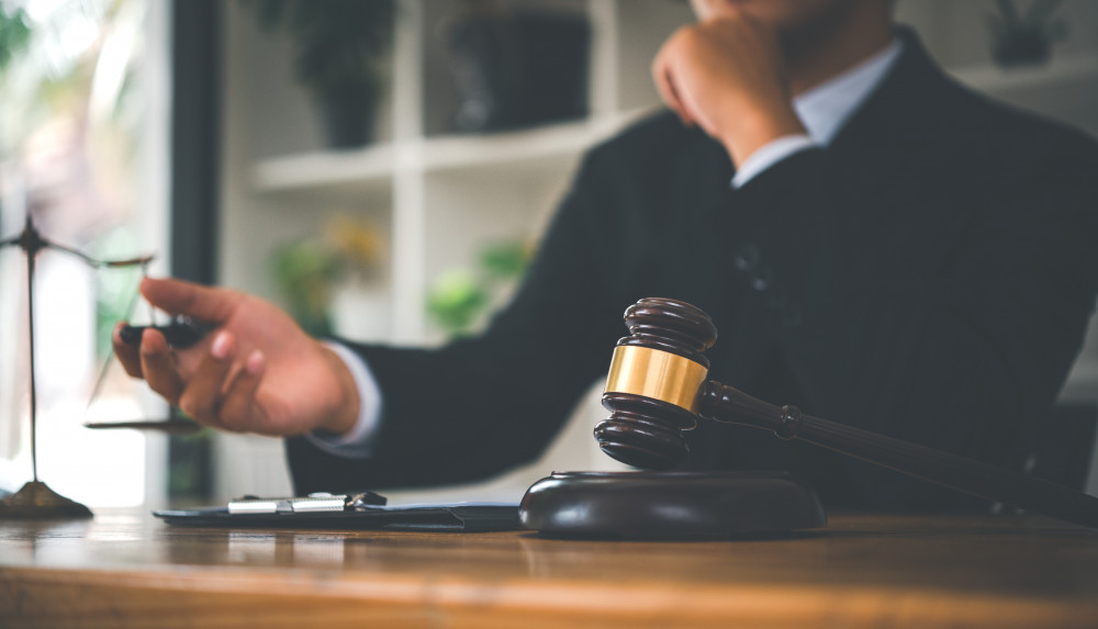 Attaquer son employeur aux Prud'hommes : un guide complet pour défendre ses droits