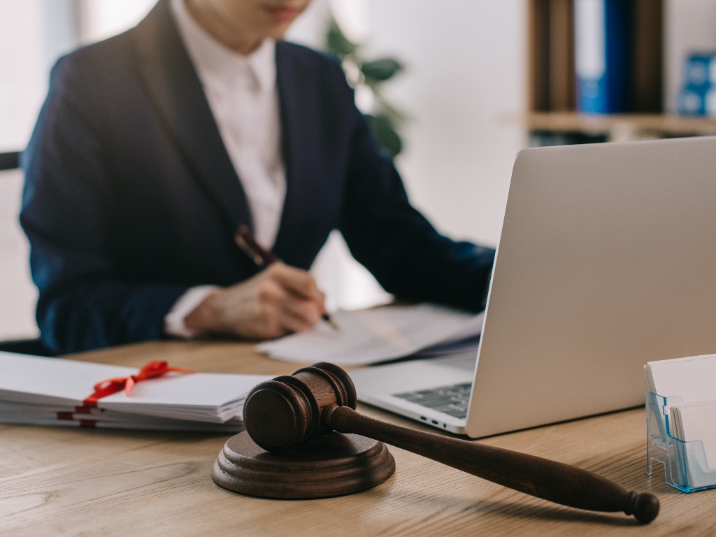 Licenciement abusif : quel avocat choisir pour une bonne défense ?