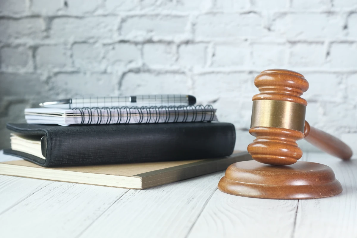 Le droit de l'espace et les activités des entreprises privées : enjeux et perspectives
