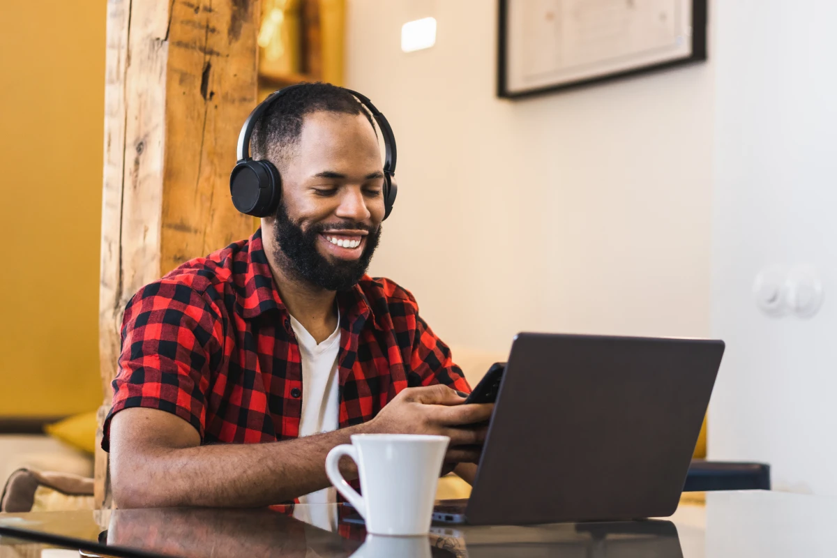Le télétravail en entreprise : enjeux et bonnes pratiques pour une mise en œuvre réussie